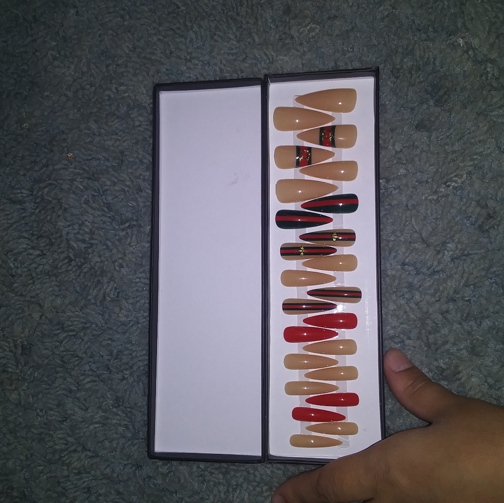Press on nails